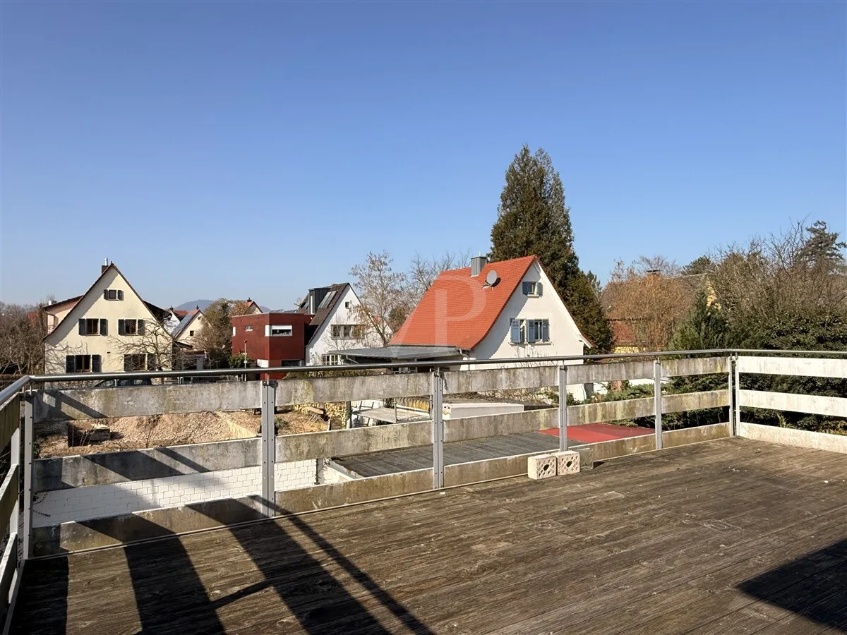 großzügige Dachterrasse in West-Ausrichtung