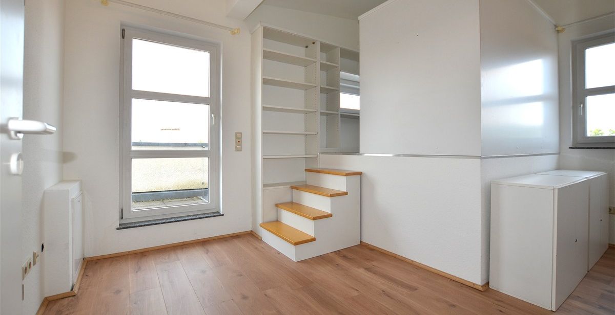 Büro III mit Zugang zur Bibliothek und Dachterrasse