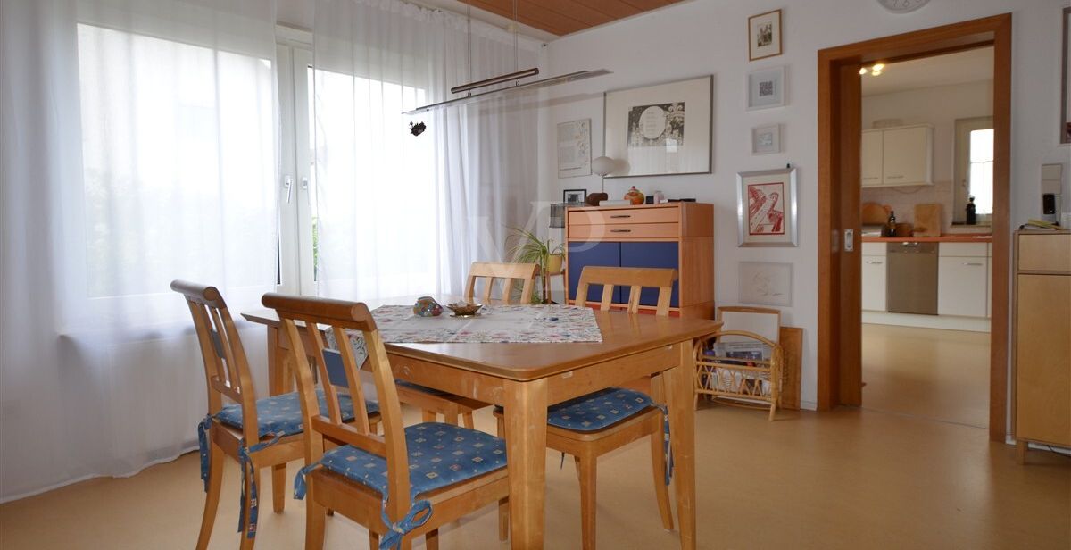 Esszimmer mit Blick in die Küche