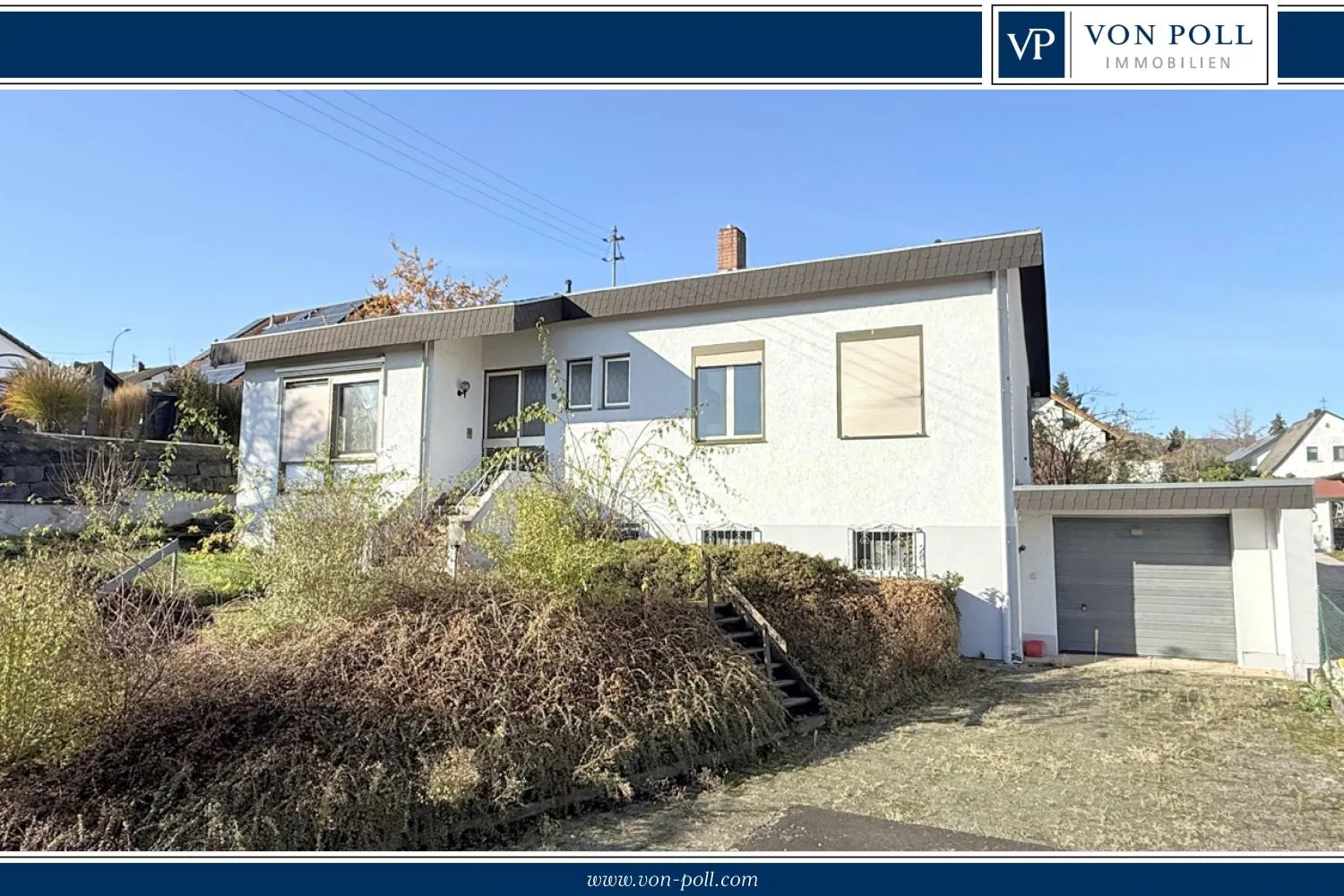 Hausansicht mit Vorgarten