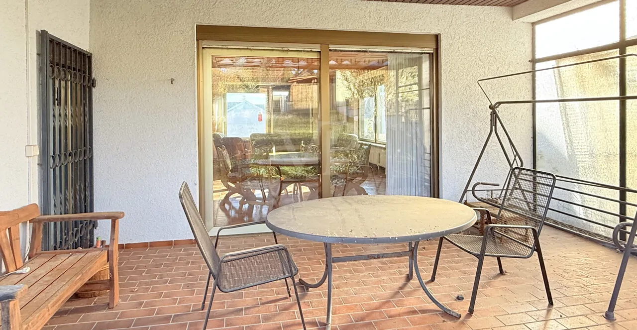 überdachte Terrasse