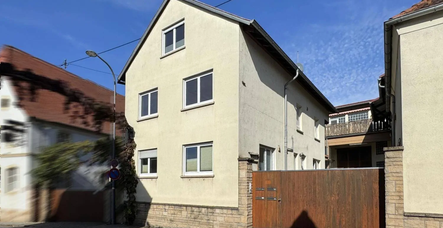 Straßenansicht auf das Haus