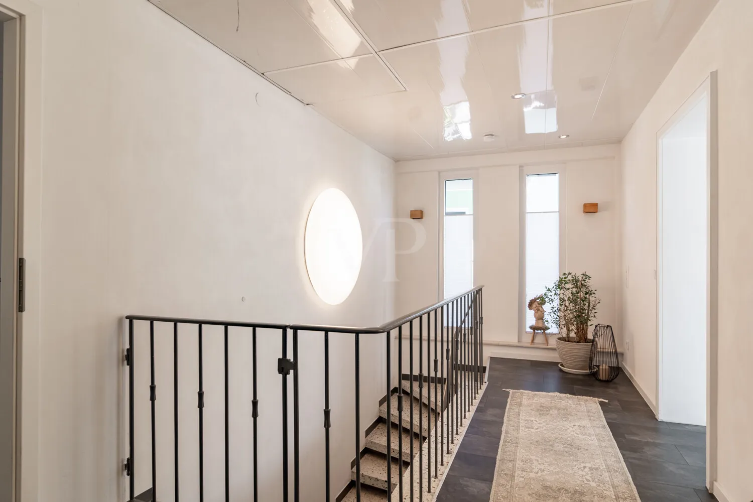 Flur mit Treppe ins Kellergeschoss