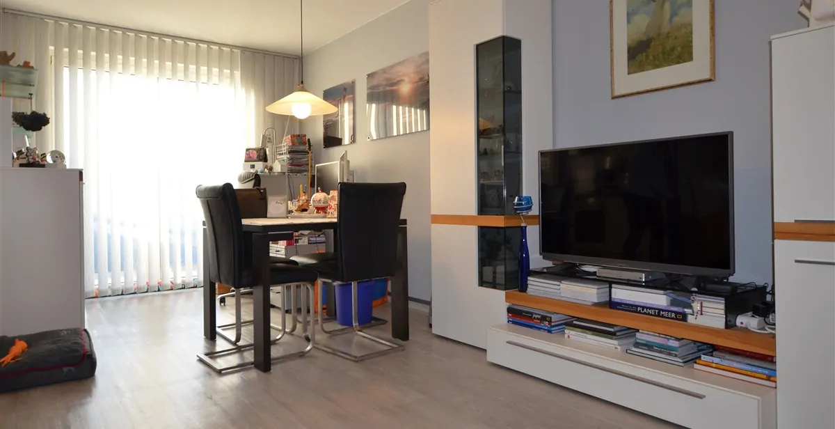 Essbereich mit Zugang auf den Balkon