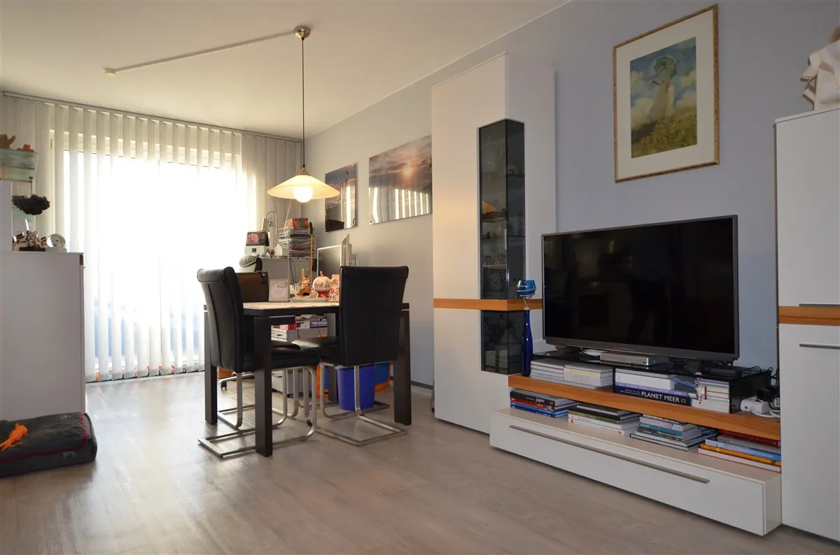 Essbereich mit Zugang auf den Balkon