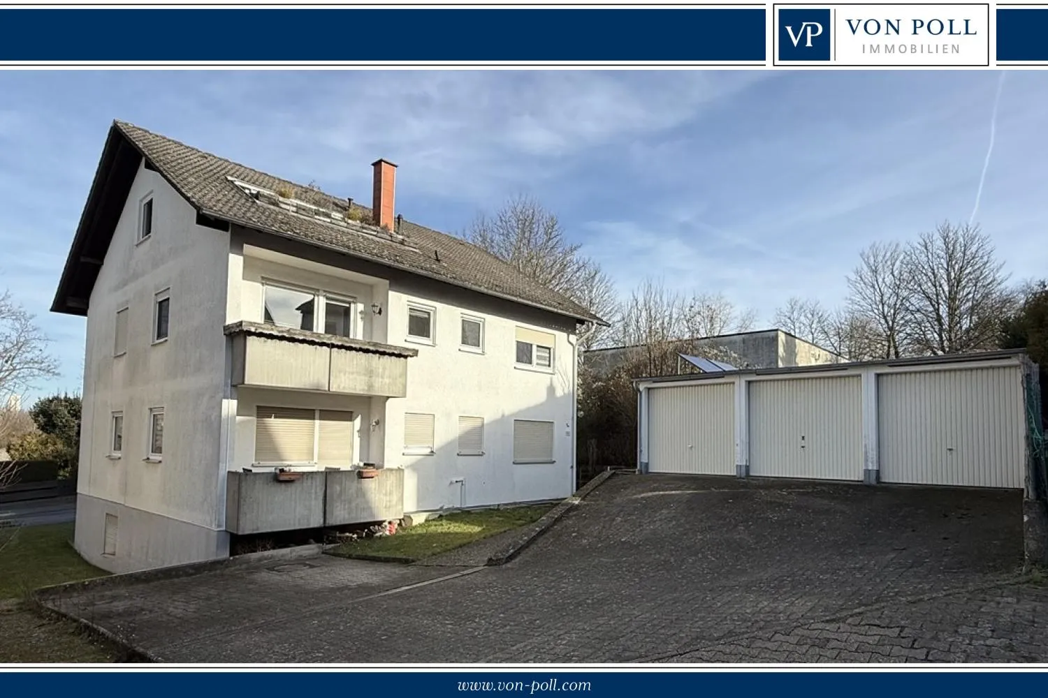 Hausansicht mit Garagen