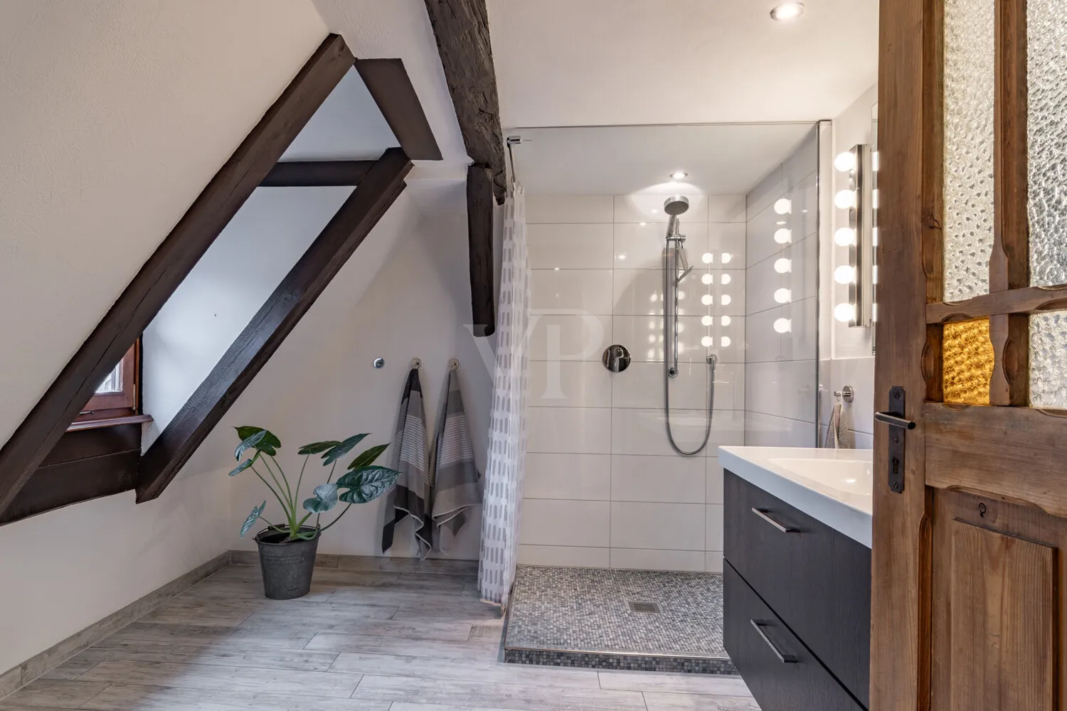 Tageslichtbad mit Dusche
