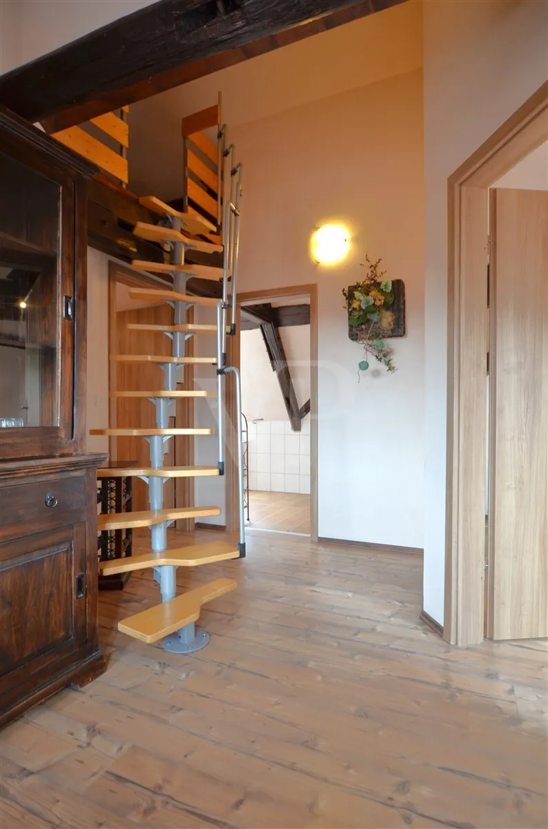 Eingangsbereich mit Treppe zum Spitzboden