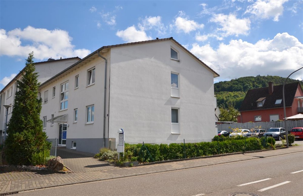 Hausansicht mit Eingangsbereich