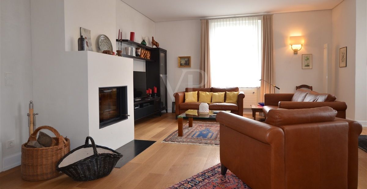 Wohnzimmer mit Kamin