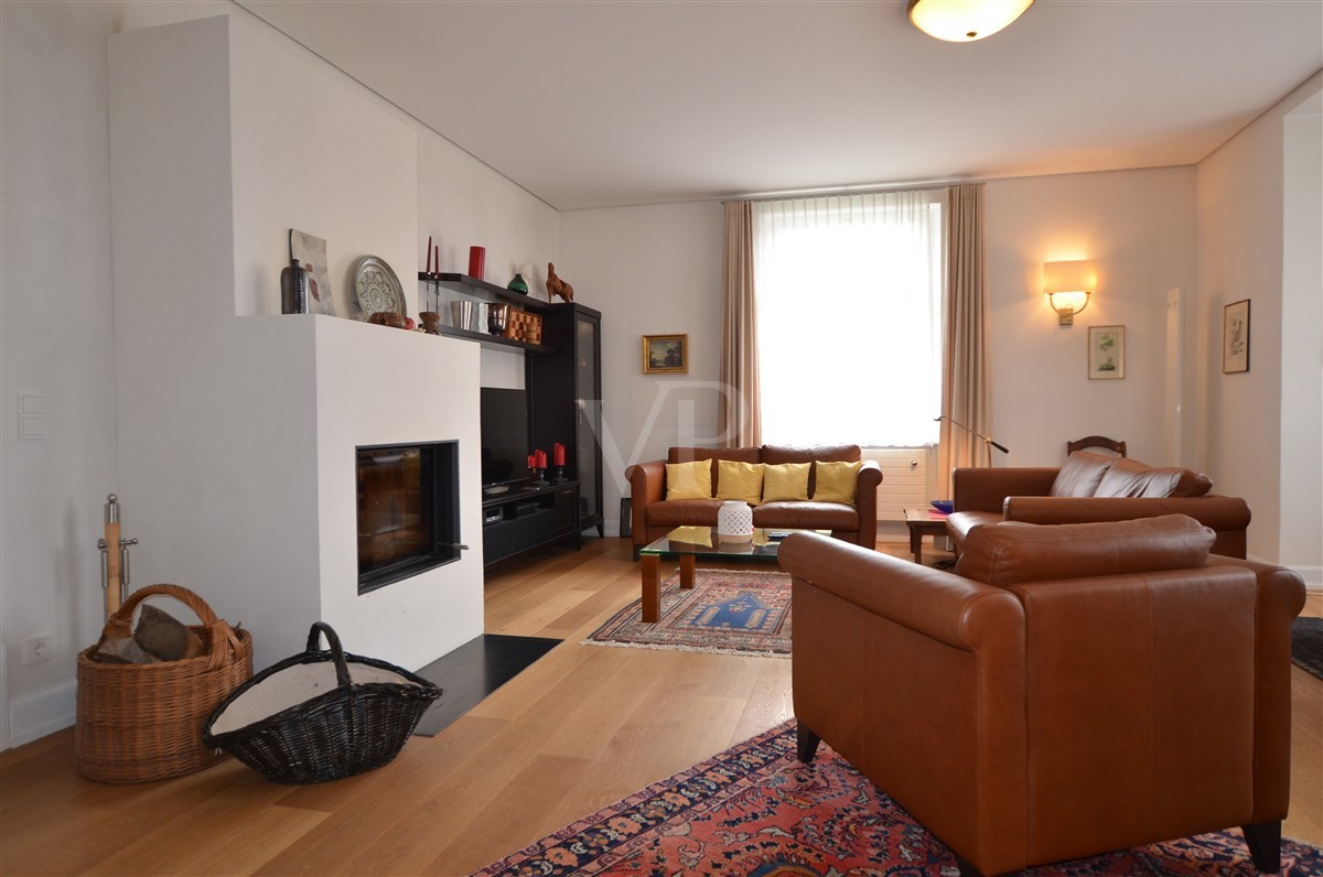 Wohnzimmer mit Kamin