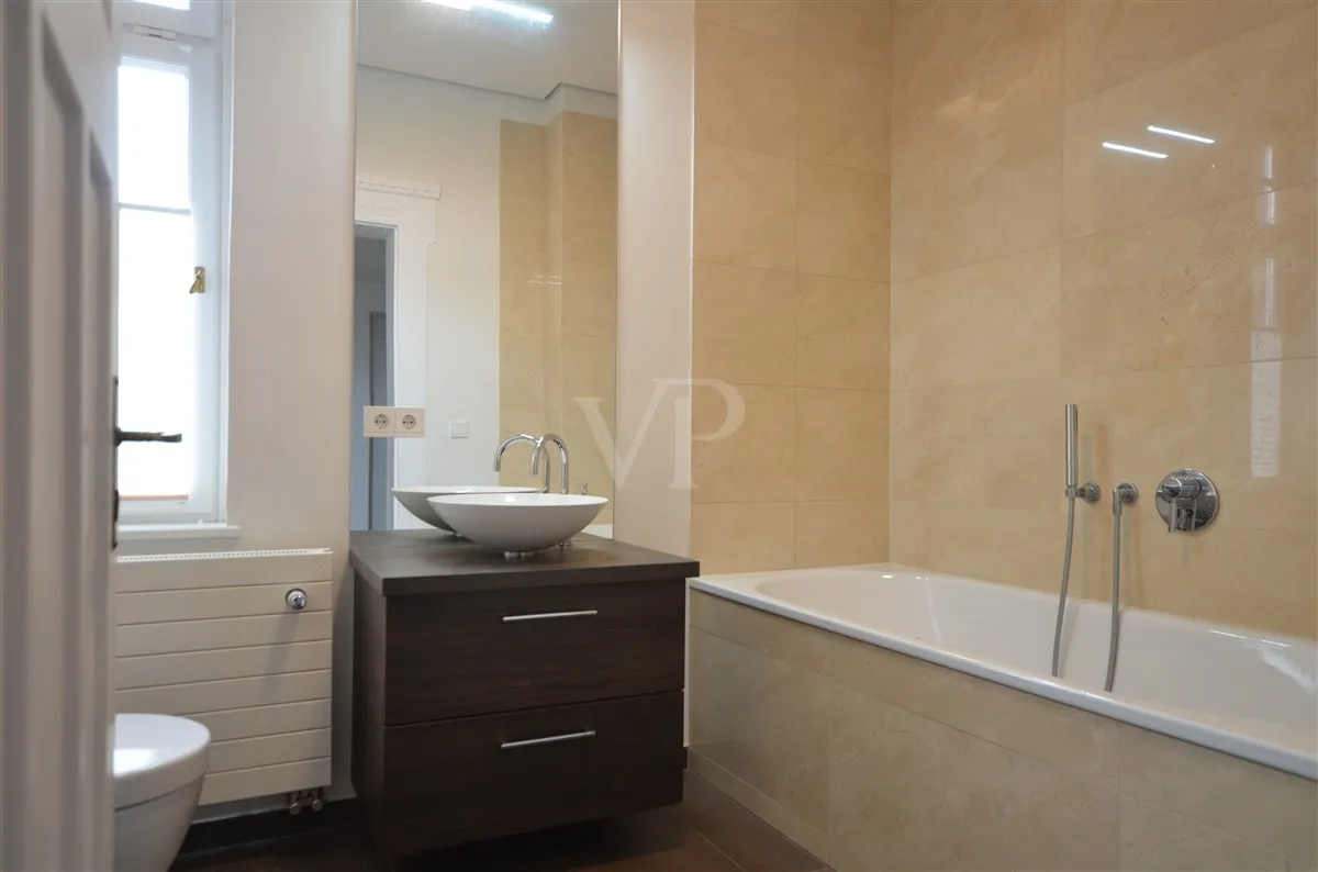 Tageslichtbad mit Badewanne