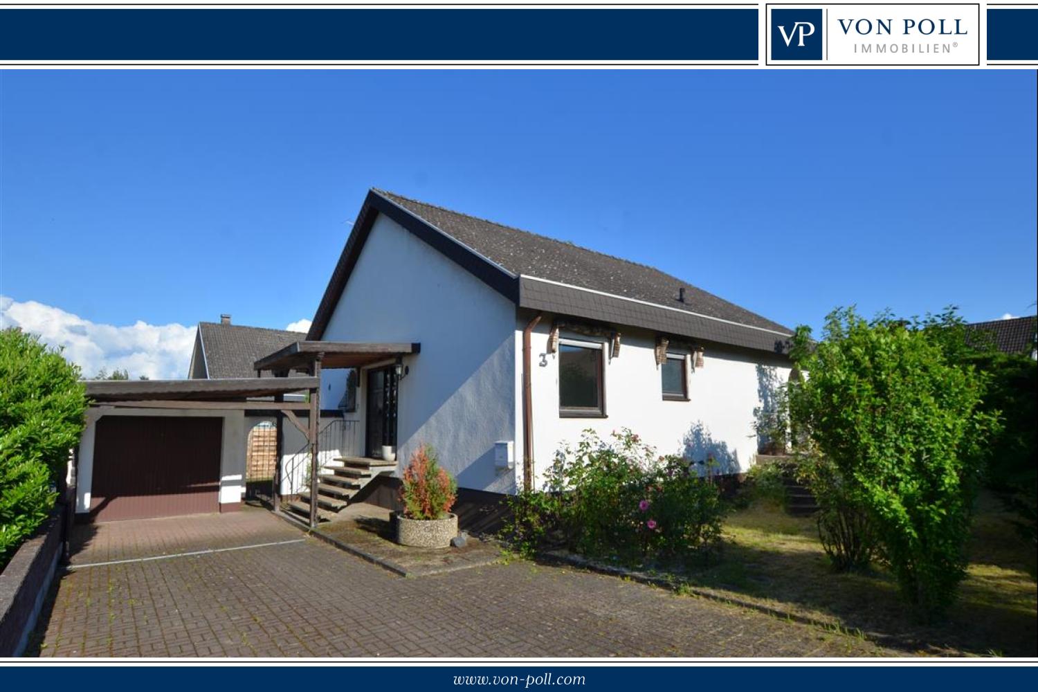 Bungalow mit Garage und davorliegendem Carport