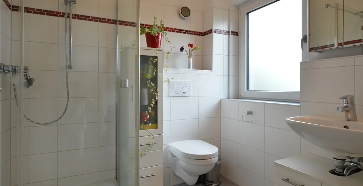 hell gfliestes Duschbad