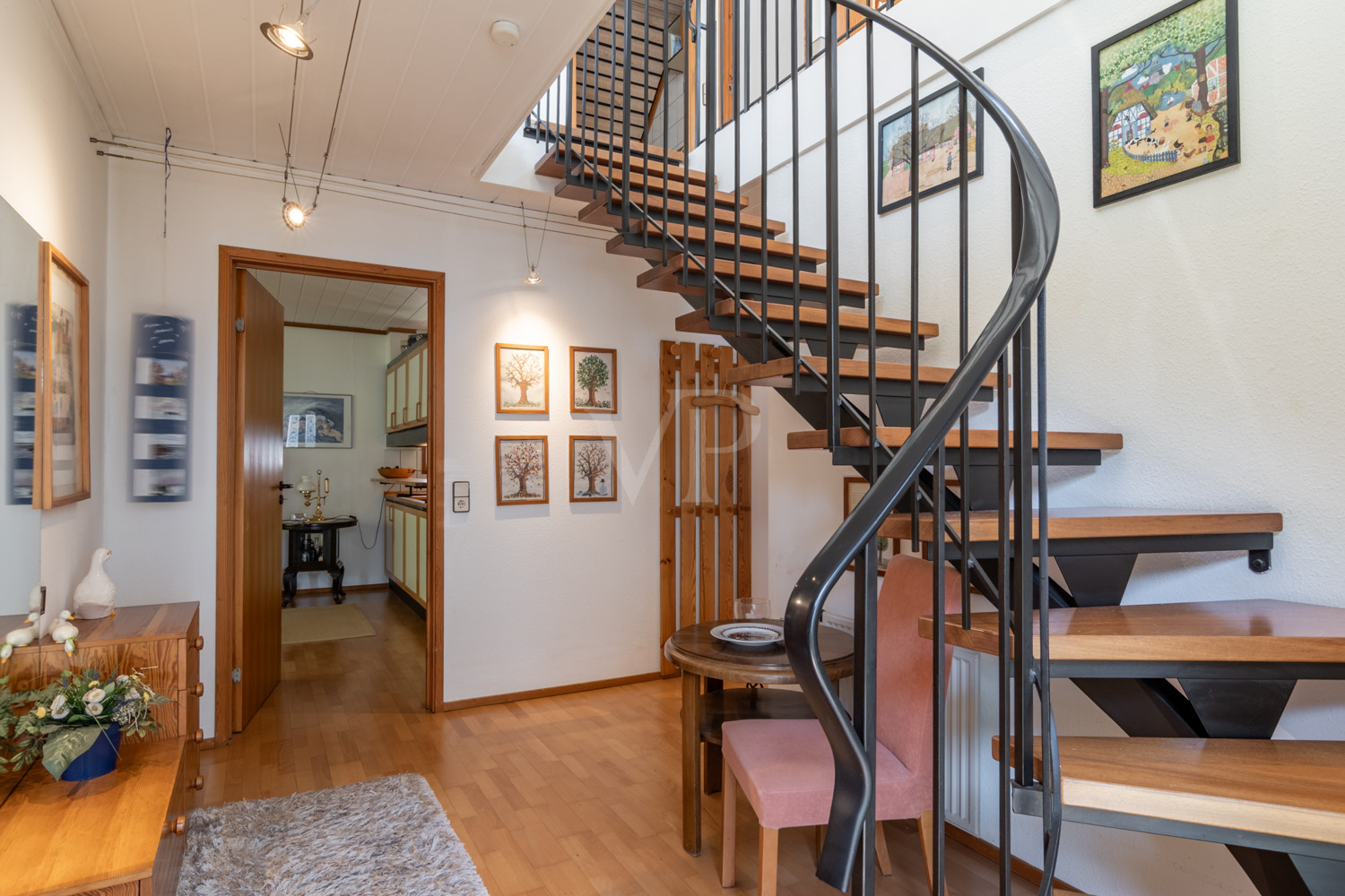Eingangsbereich mit Treppe ins Dachgeschoss