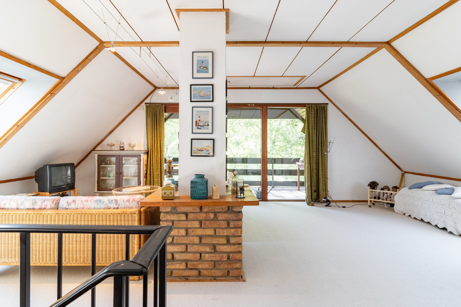 Atelier im Dachgeschoss mit Zugang Loggia
