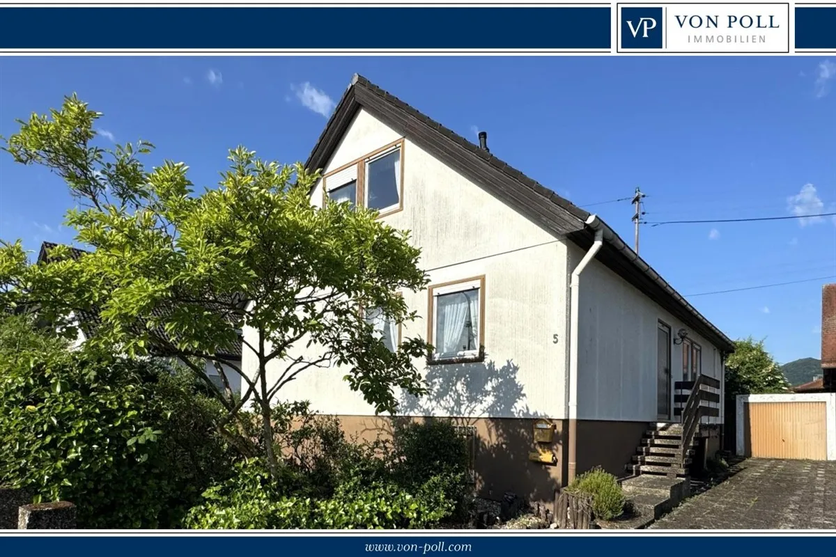 Hausansicht mit Garage