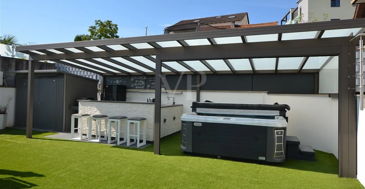 Outdoorküche und Whirlpool