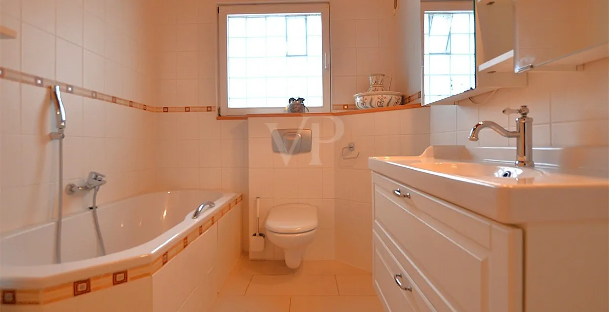 Vorderes Haus: Badezimmer