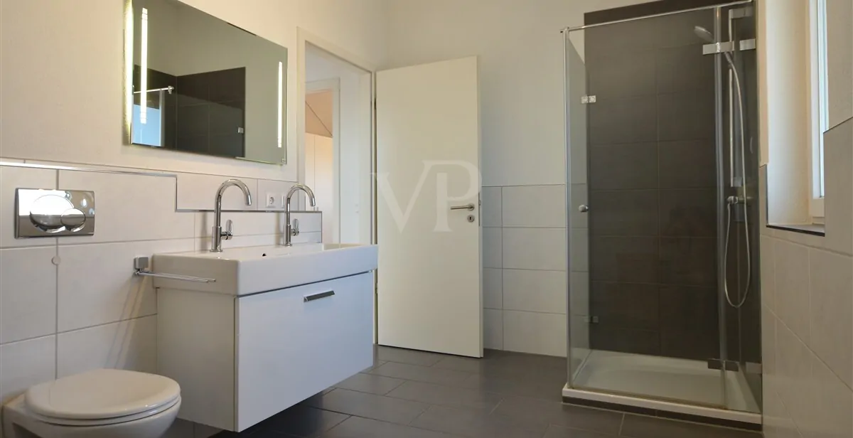 Bad II mit Dusche - DG