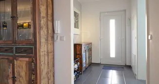 von_poll_real_estate_property_25067025_image_2