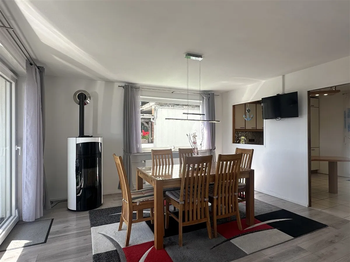 EG: Esszimmer mit Kamin