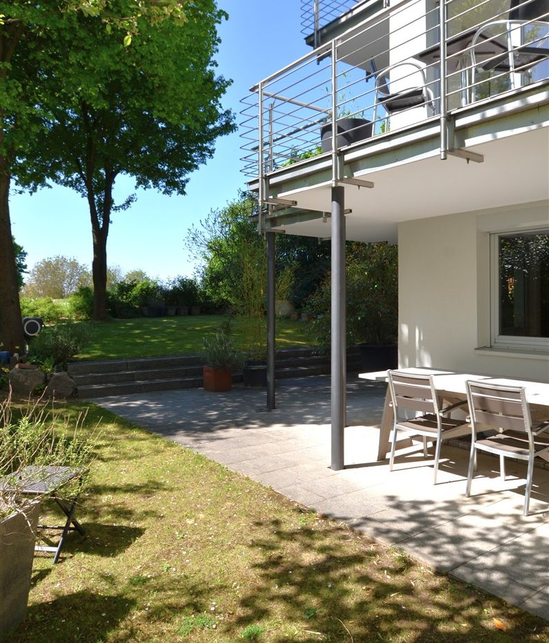 Blick vom Garten in Richtung Feldrandlage