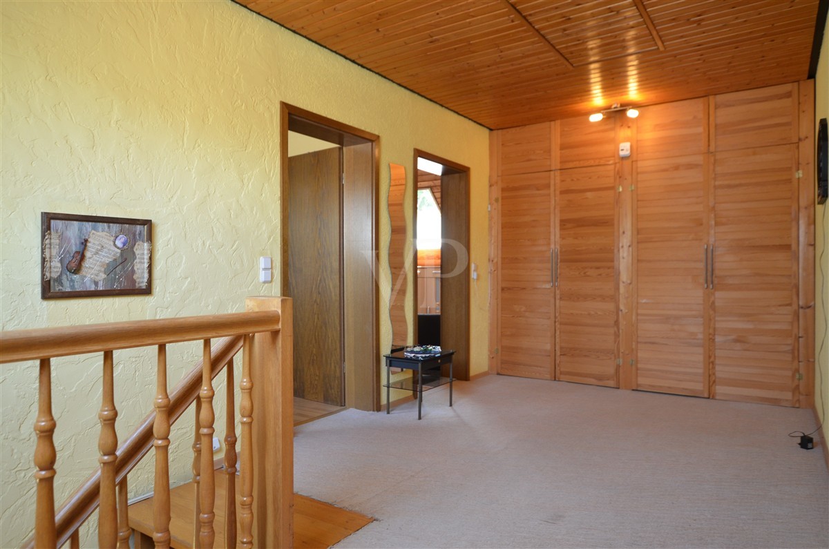 Flur DG mit Blick in Zimmer I und Zimmer II