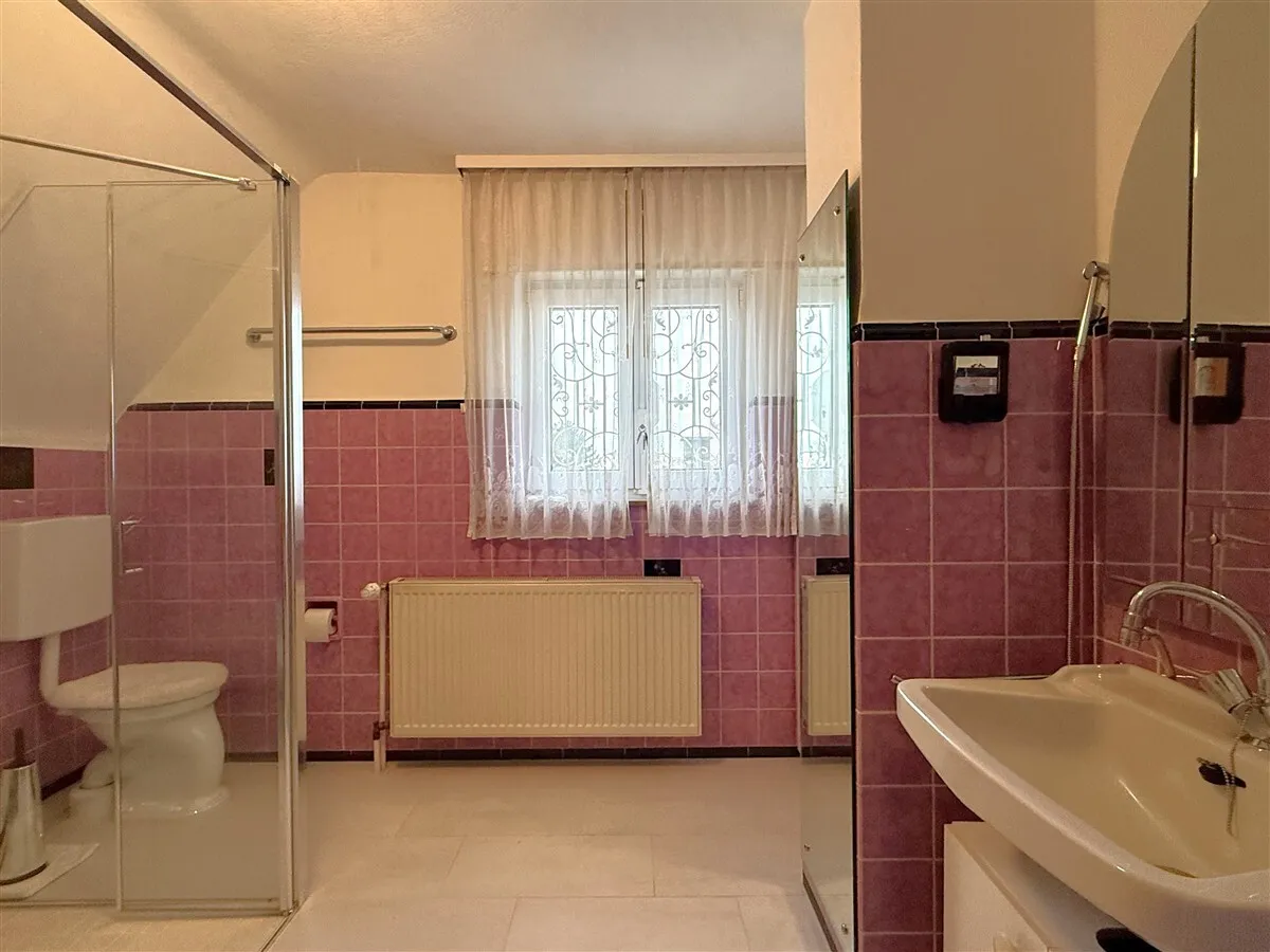 Tageslichtbad mit Dusche