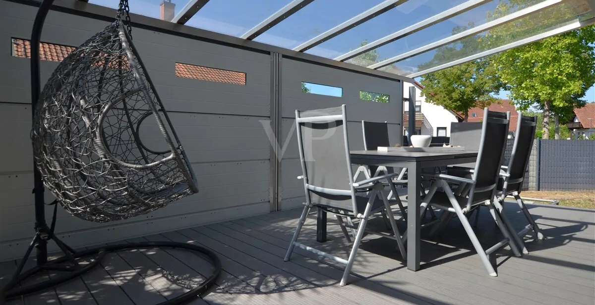 überdachte Terrasse zur Südseite