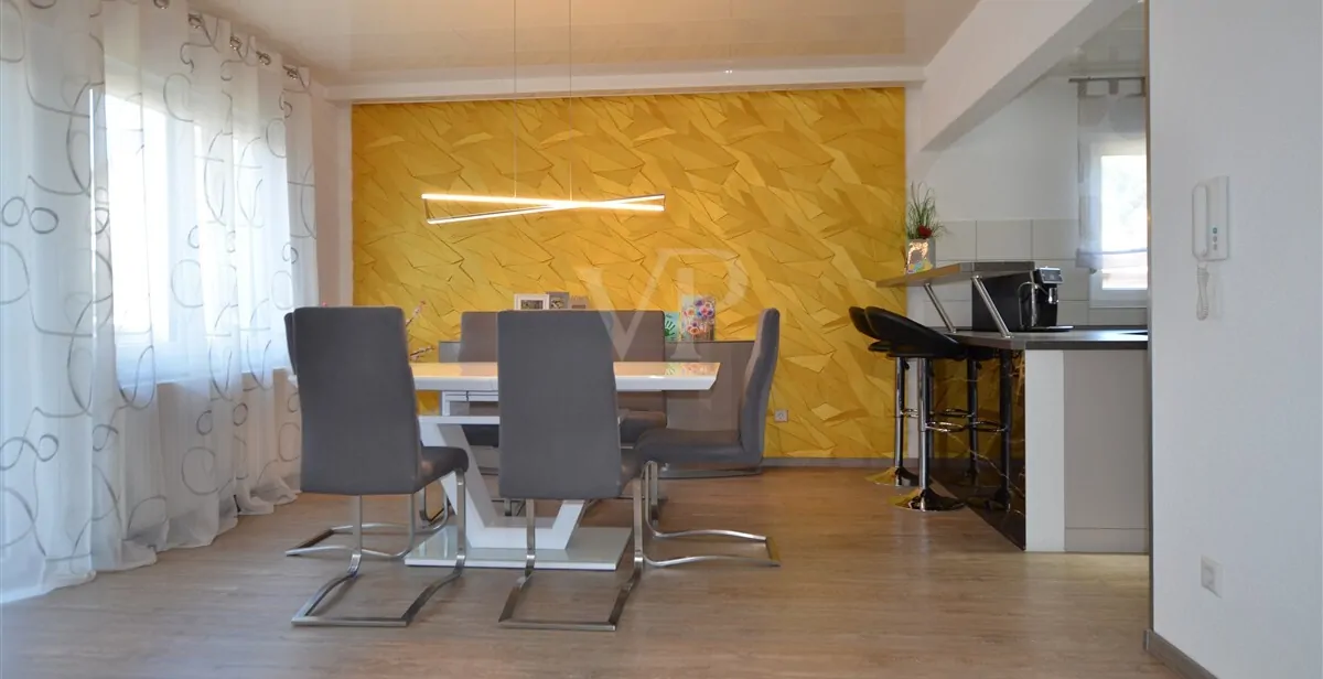 Esszimmer mit Blick in die Küche