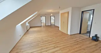 von_poll_real_estate_property_26231006_image_1