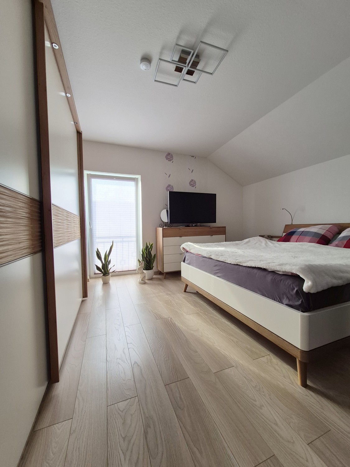 Schlafzimmer 1