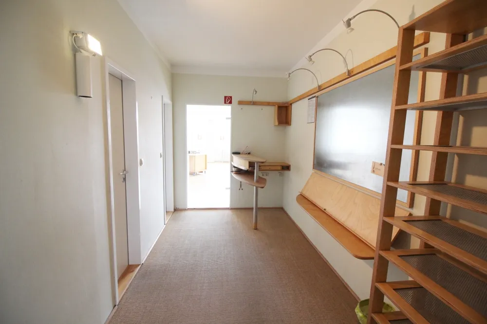 Világos irodaterületek központi helyen