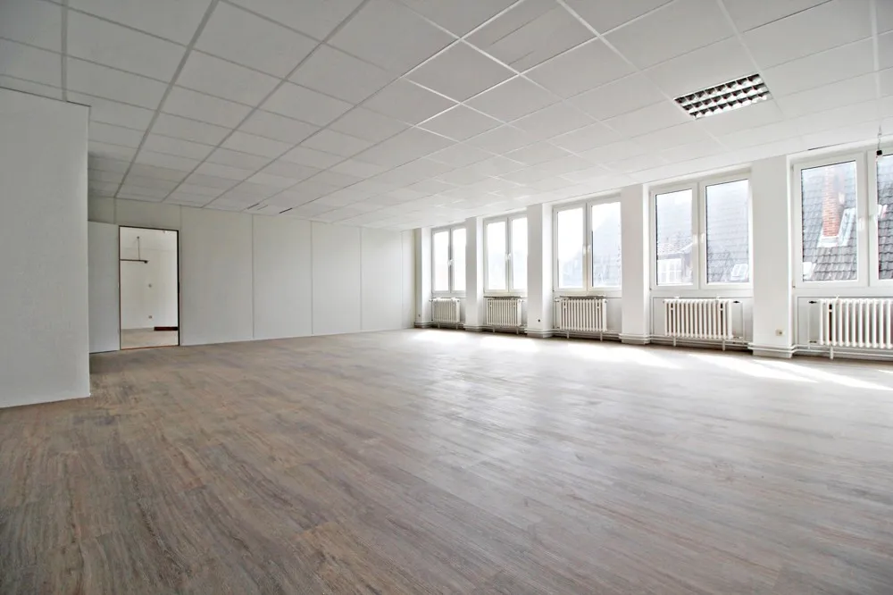 Világos irodaterületek központi helyen