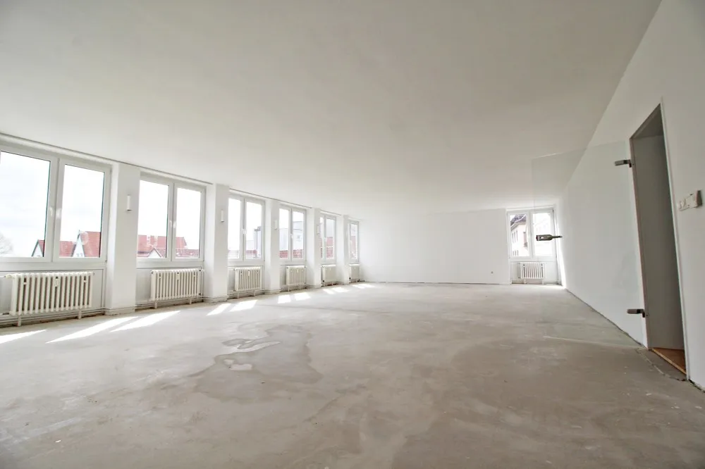 Világos irodaterületek központi helyen