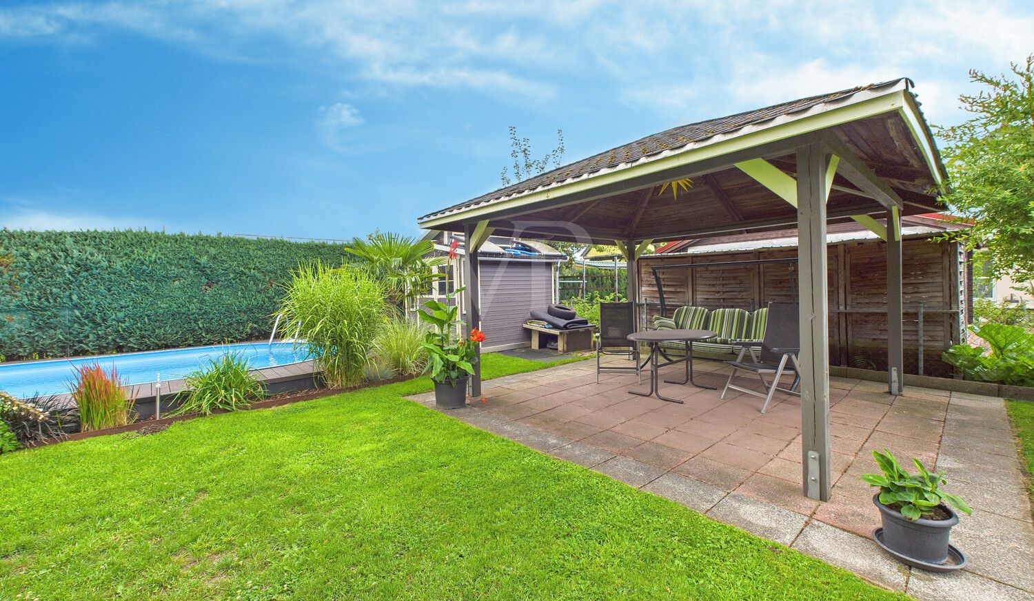 Weitere überdachte Terrasse