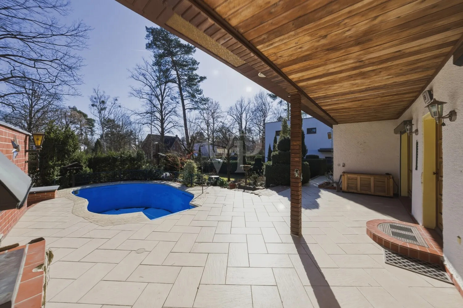 Terrasse mit Pool