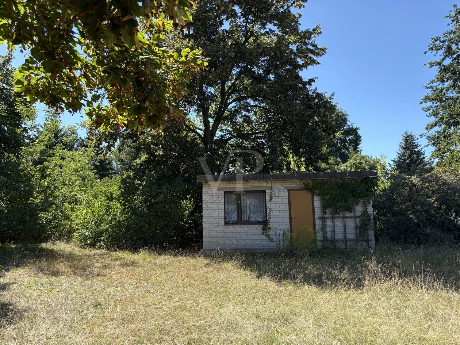 massives Nebengelass