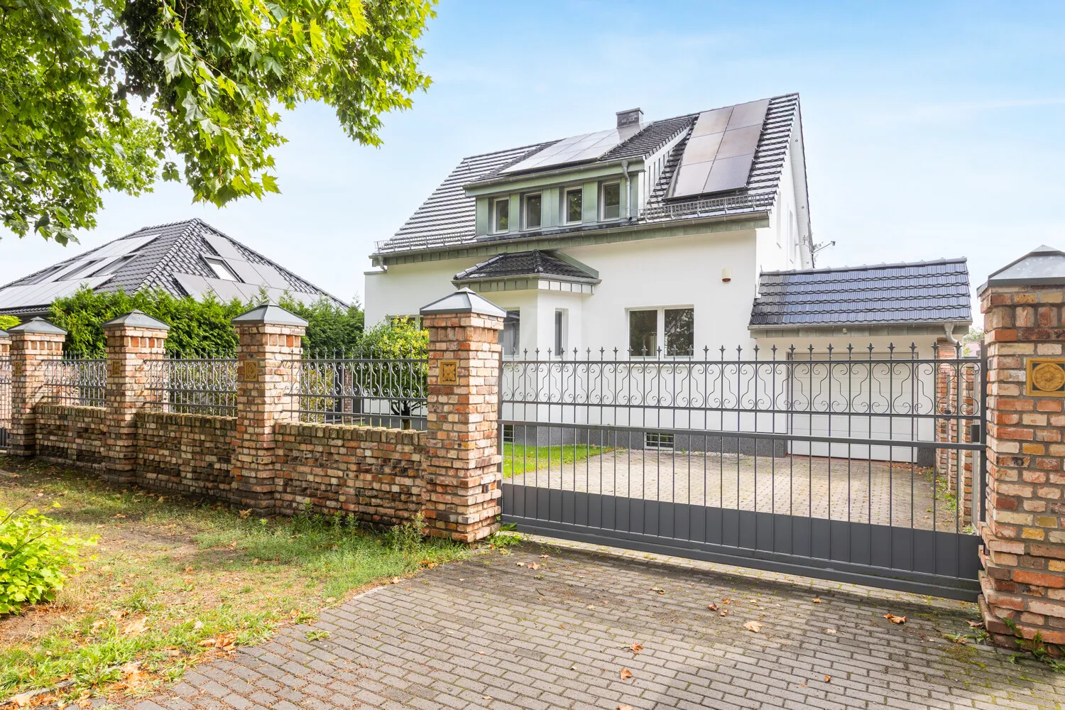 Hausansicht von der Straße