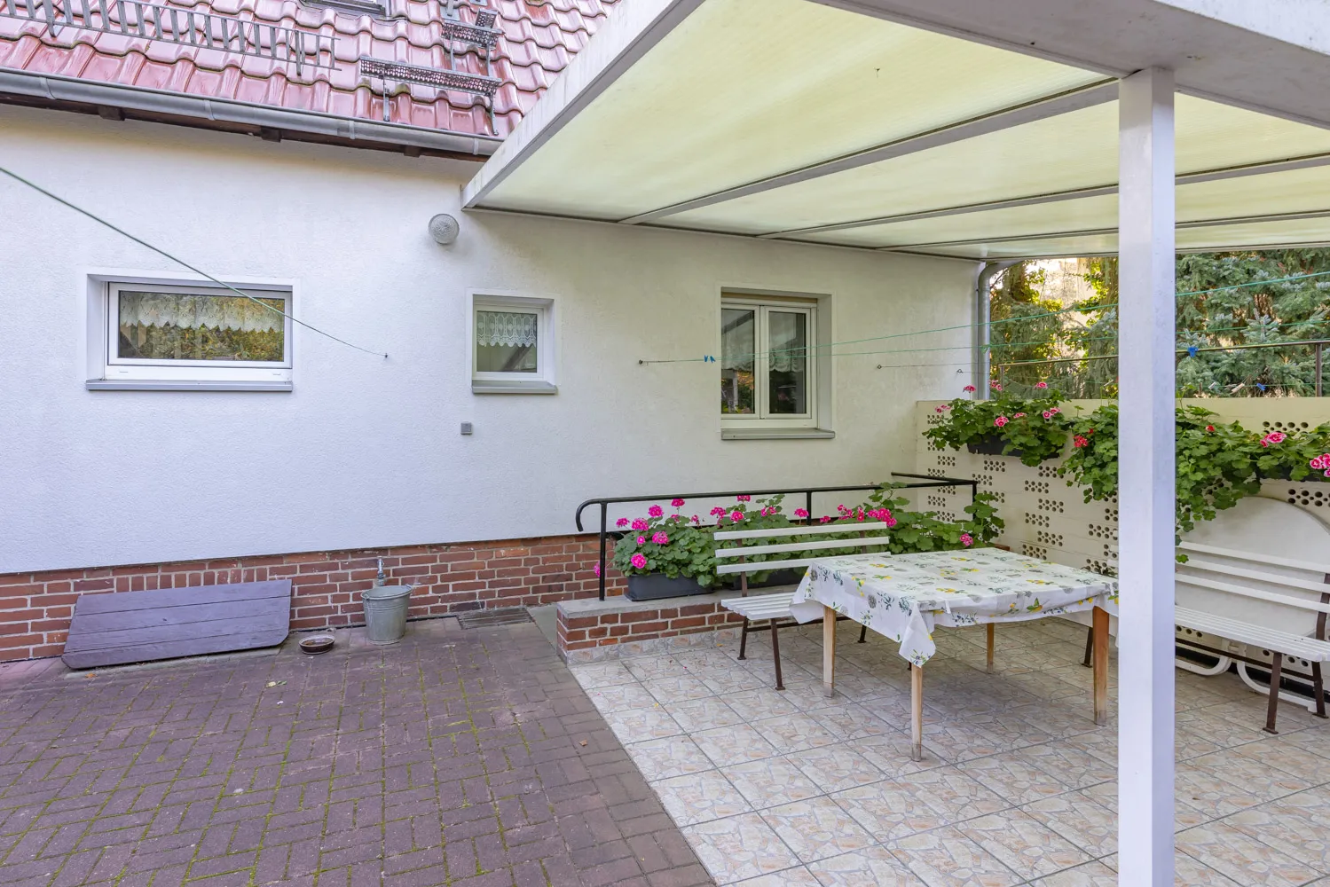 Terrasse mit Überdachung