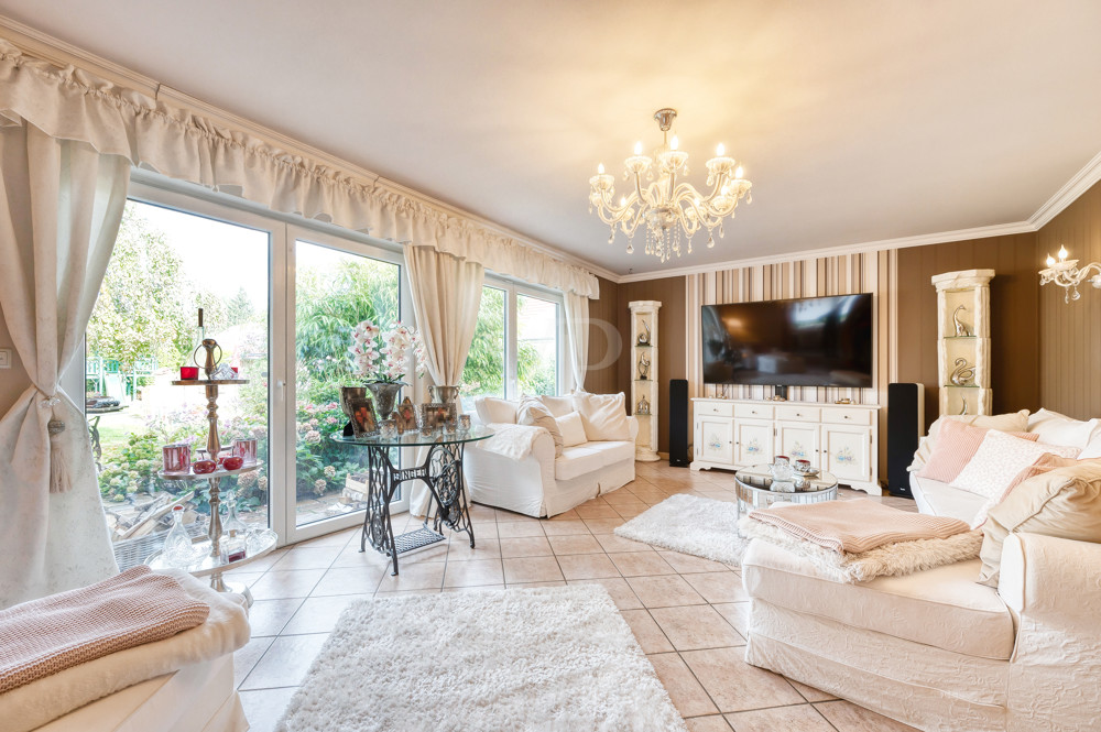 Wohnzimmer mit Kamin