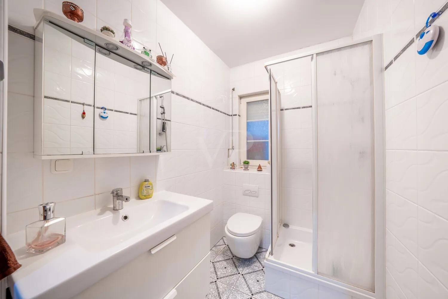 Gäste-WC mit Dusche