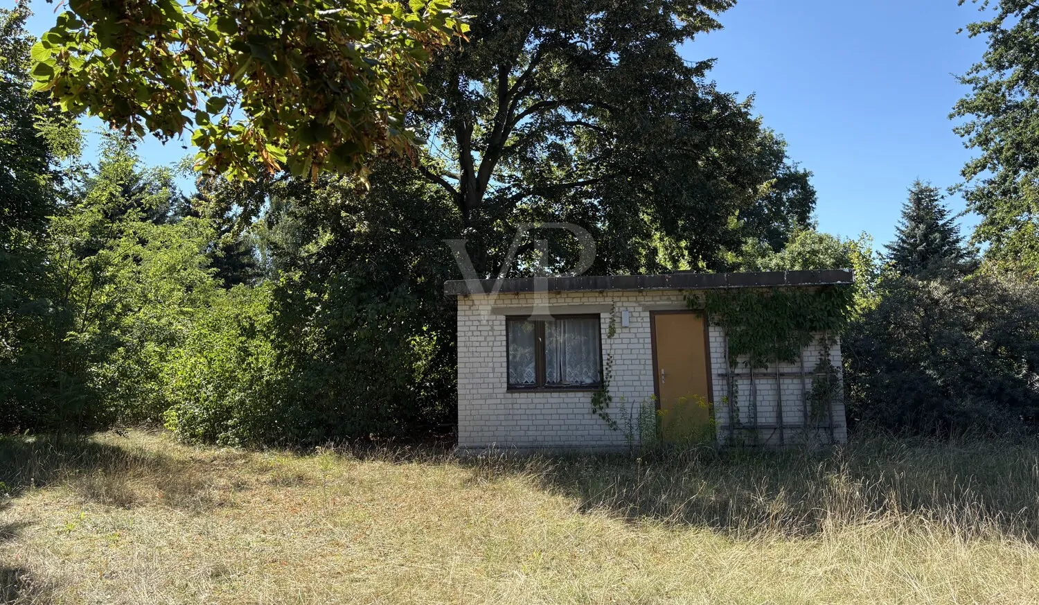 massives Nebengelass