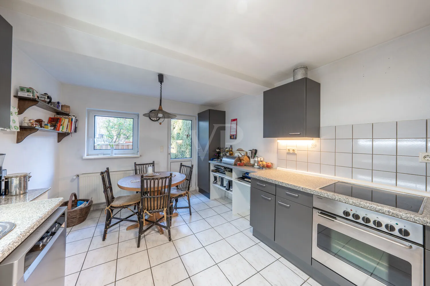 Küche mit Gartenzugang