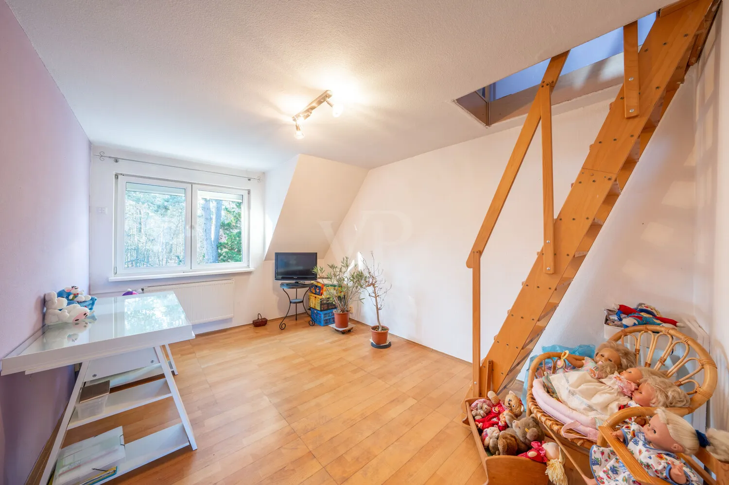 Zimmer II mit Treppe