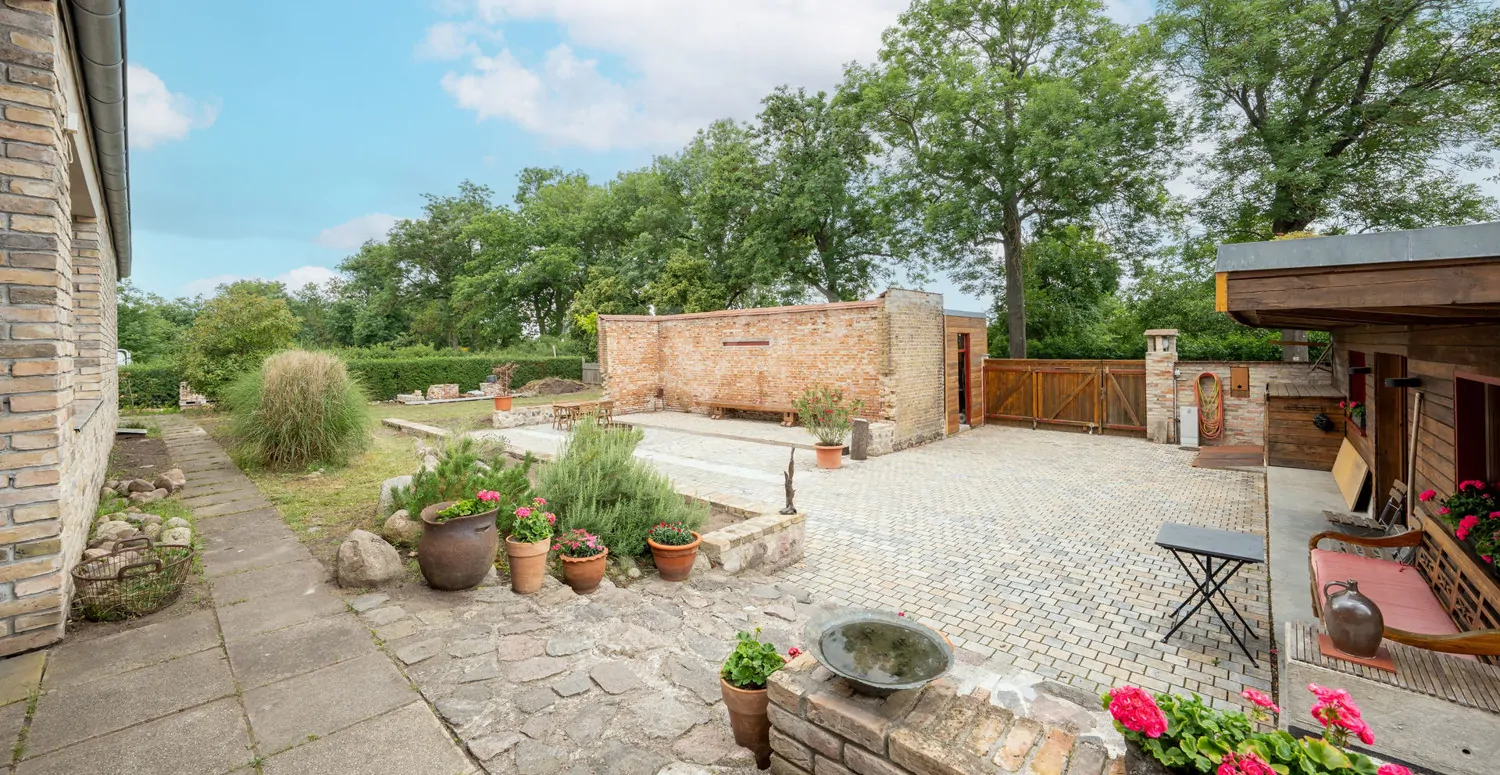 Hof mit Werkstatt & Remise