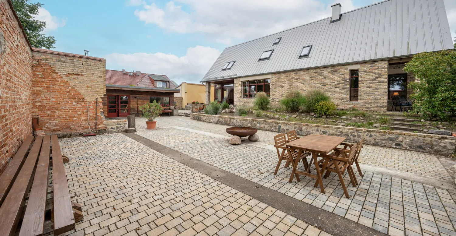 "Ruinenhof" mit Chilllounge