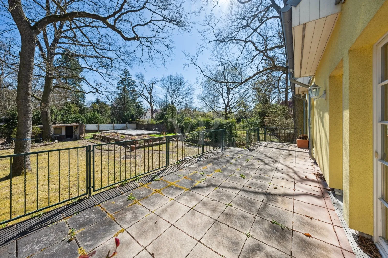 großzügige Terrasse