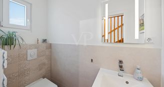 von_poll_real_estate_property_25096022_image_8